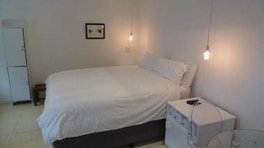 4 on Highworth Apartments and Studios