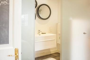 Cape Finest Guest House and Serviced Apartments