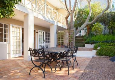 33 Strawberry Lane - Studio and Cottage