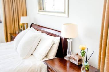 438 St Martini Gardens