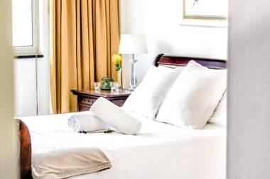 438 St Martini Gardens