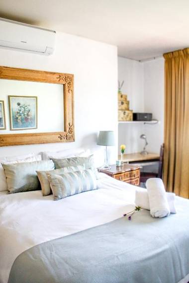 438 St Martini Gardens