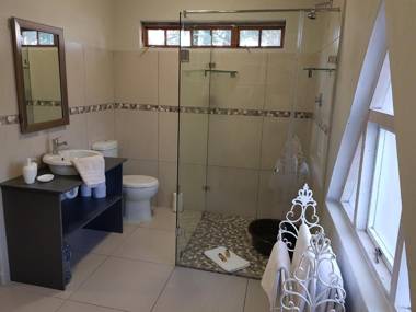 Guest House Frame Ace