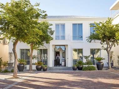 The Manor House at the Queen Victoria Hotel