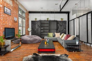 Wolroy House Apartments