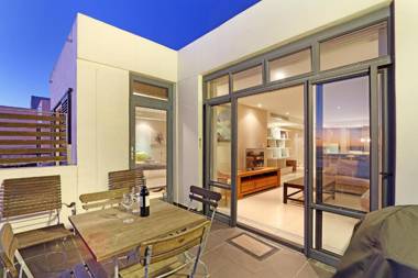 Eden on the Bay 250 by HostAgents