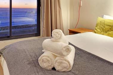 Eden on the Bay 250 by HostAgents