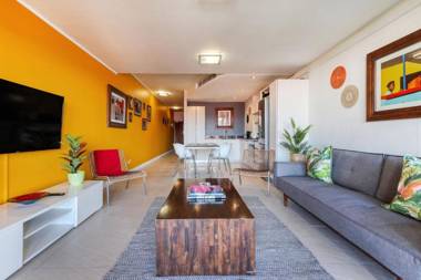 Authentic Cape Town Apartment near the Silo District