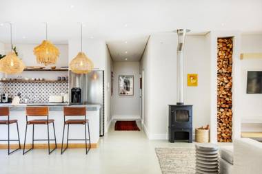 Mountainside Boho-Chic Retreat with Natural Pool