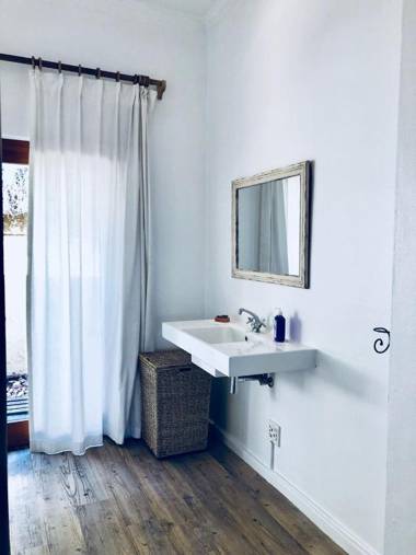 Sun & Sea in a Downtown Mediterranean Villa