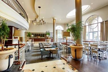 StayEasy Century City