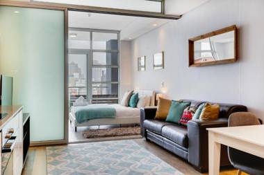 Stylish Central Apartment near Table Mountain