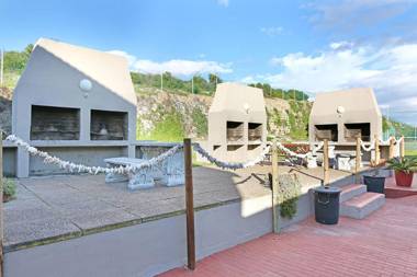 Big Bay Beach Club 122 by HostAgents