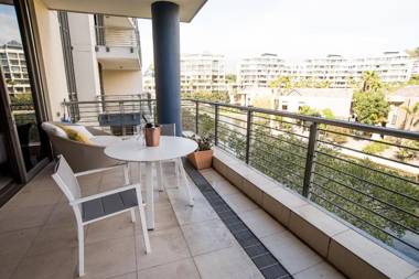 Chic Waterfront Apartment  Balcony  Pool  Gym