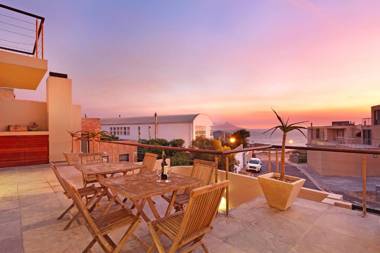 Biccard Blouberg Villa by HostAgents