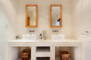 Biccard Blouberg Villa by HostAgents