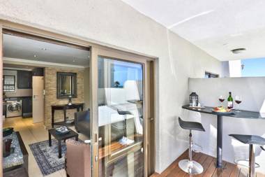 Bay Point Apartment on Beach rd