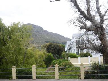 dk villas 4 Riverview Hout Bay