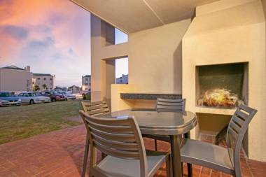 Big Bay Beach Club 98 by HostAgents