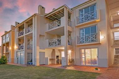 Big Bay Beach Club 98 by HostAgents