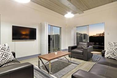 Big Bay Beach Club J32 by HostAgents