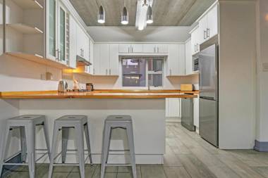 Big Bay Beach Club J32 by HostAgents