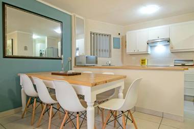 Kite View at The Bay by HostAgents