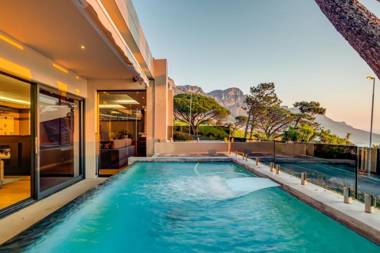 Spacious Family Villa in Camps Bay with Breathtaking Views