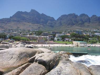 On the Beach in Camps Bay - fully equipped 2 bedroom apartment