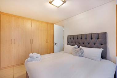 Fountain Suite 906 by HostAgents