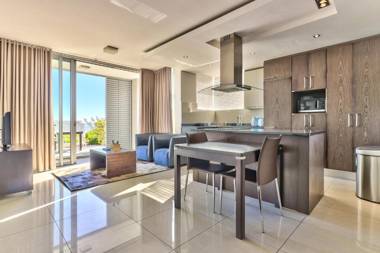 Camps Bay One Bedroom apartment - luxury stay with sea viea
