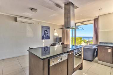 Camps Bay One Bedroom apartment - luxury stay with sea viea
