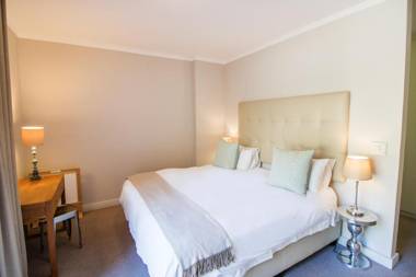Camps Bay One Bedroom apartment - luxury stay with sea viea