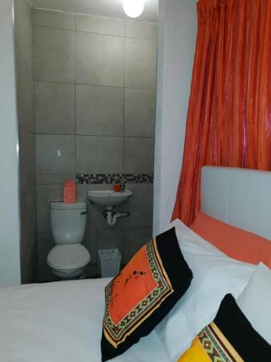 Lyronne Guesthouse Shuttle and Tours