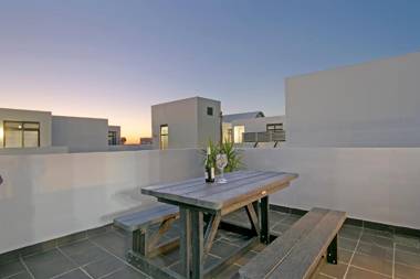 Eden on the Bay 231 by HostAgents