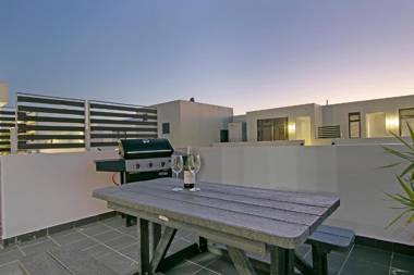 Eden on the Bay 231 by HostAgents