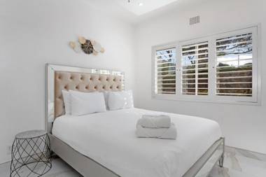 Manella On Kloof by HostAgents