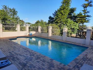 Serengeti Selfcatering Apartments Tygervalley