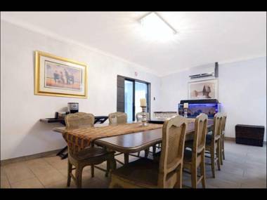 2 Op Terblanche Guesthouse