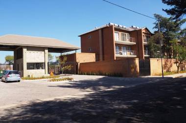 OR Tambo Self Catering Apartments The Willows