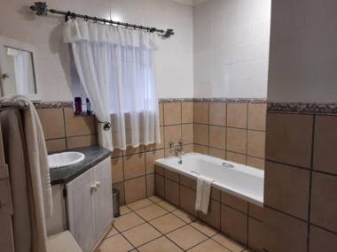 Fisant Bokmakierie and Hoephoep Guest House