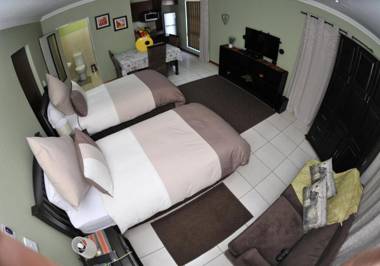 Summer Garden Guest House (The Flower Box)