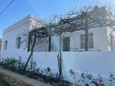 The Karoo Moon House & Cottage