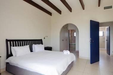 Santorini Kamari 4 Family Only