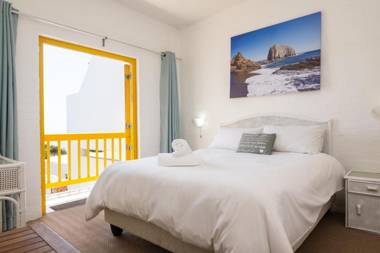 Santorini Akrotiri 6 - Family Only