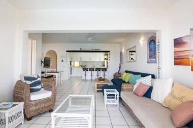 Santorini Akrotiri 6 - Family Only