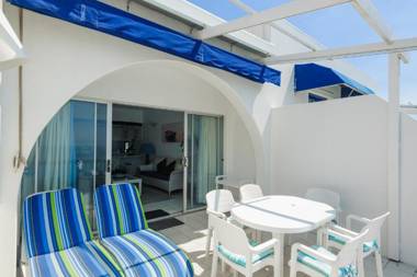 Santorini Akrotiri 30 - Family only