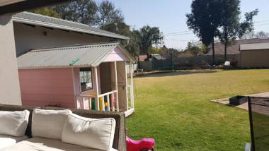 8 Ibis Lane Guest House