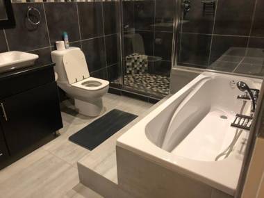 6 on Acacia & 8 on Acacia Guesthouse