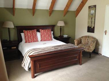 Sunninghill Guest Lodges